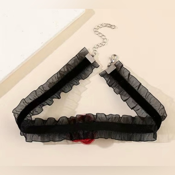 Jane Chic Designs Rose Cameo Chain - Picture 2 of 5